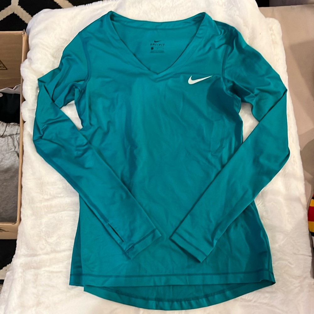 Nike dry fit long sleeve shirt